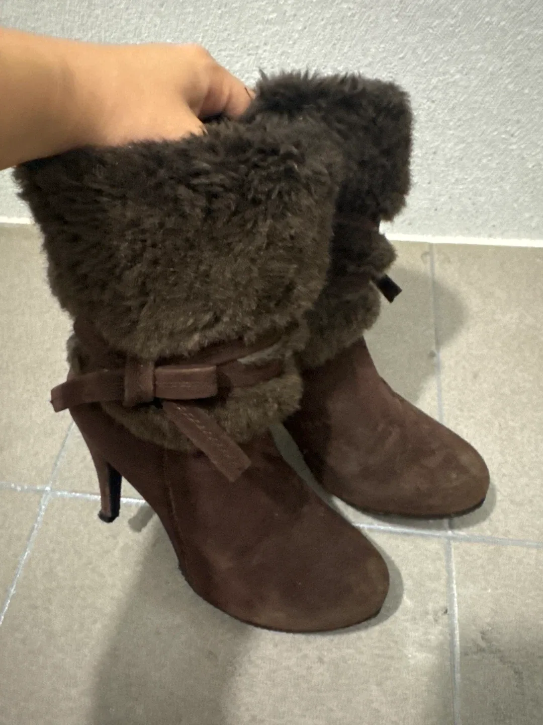 브라운 스웨이드 털 부츠