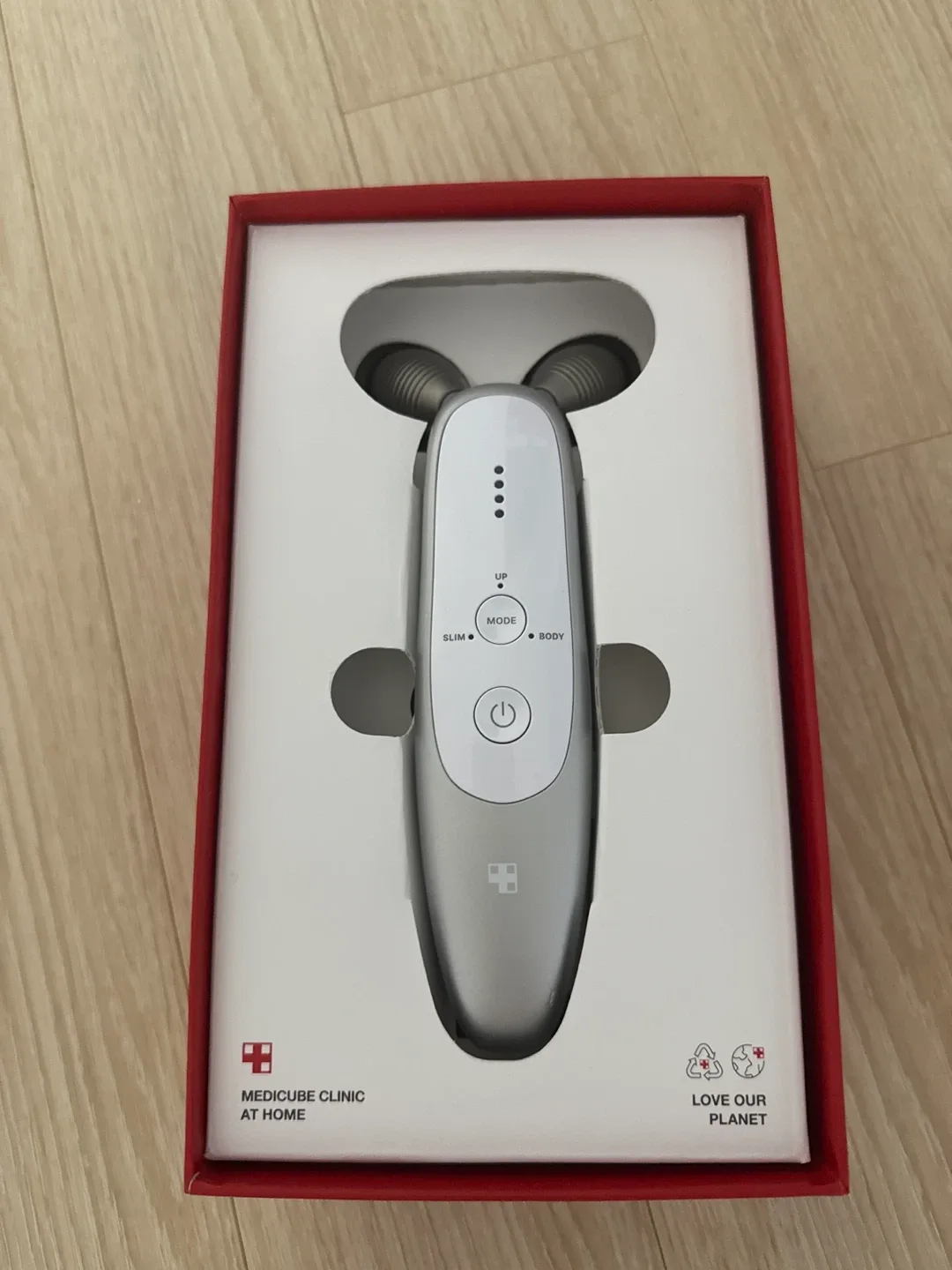 메디큐브 에이지알 더마 EMS