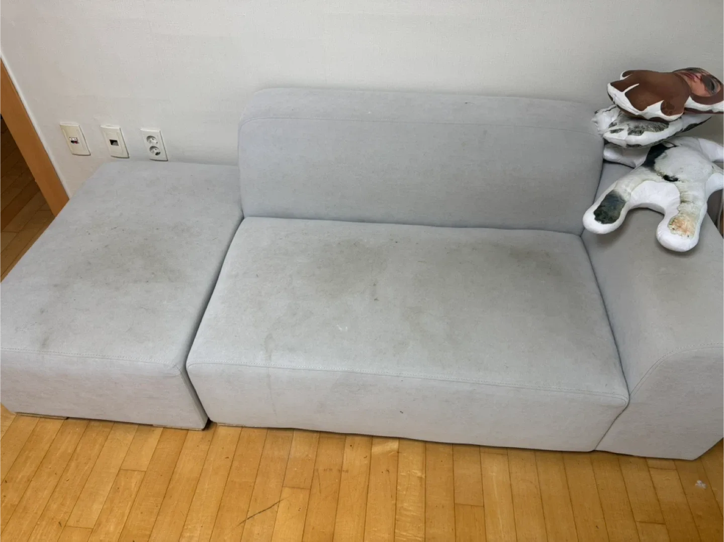 밝은 회색 중고 소파