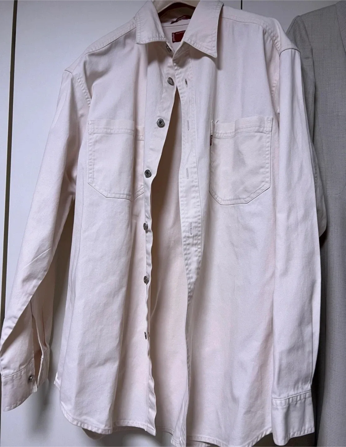 리바이스 셔츠m(오버핏이라 살없이 어깨넓은xl이 입었음)