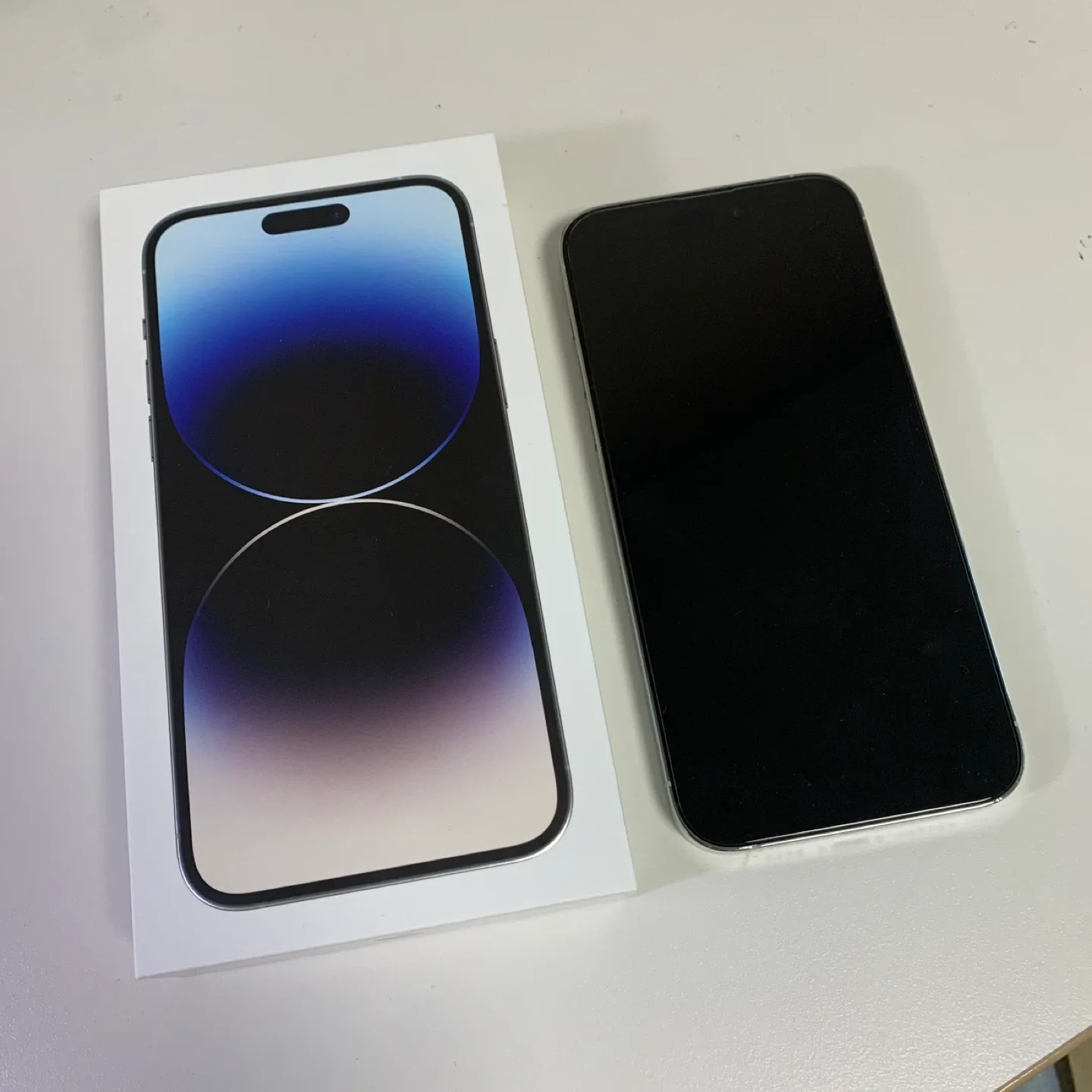 아이폰 14 프로 맥스 실버 256기가 (메인보드 고장)