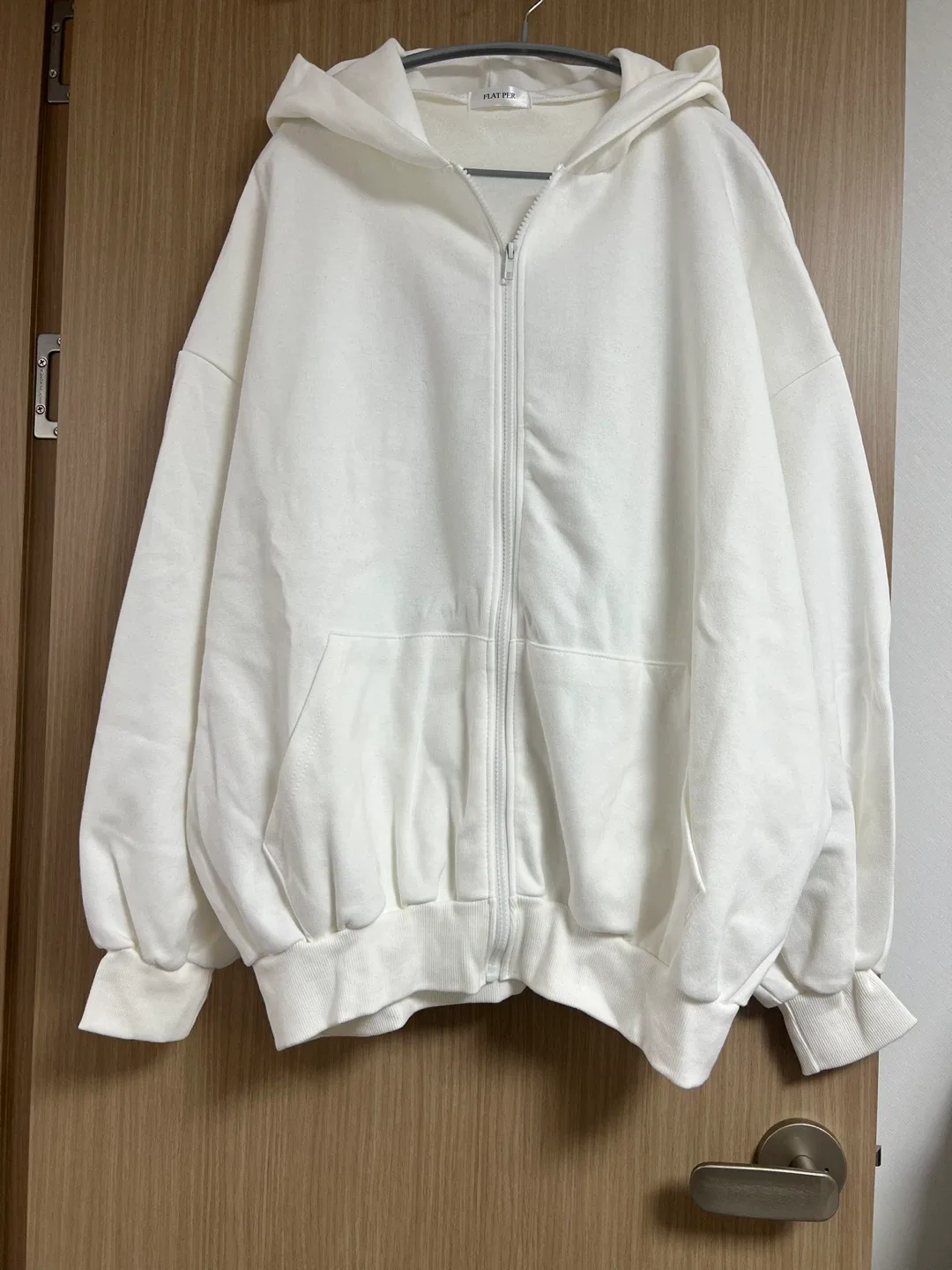 플랫퍼 합포 후드집업 새거화이트 42000구매