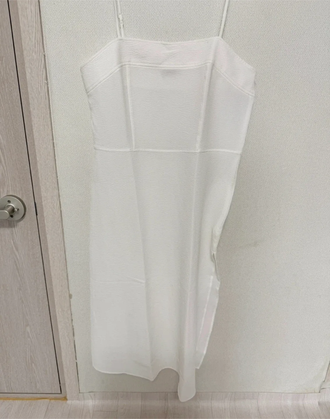 아비에무아 슬릿 슬리브리스 탑 드레스