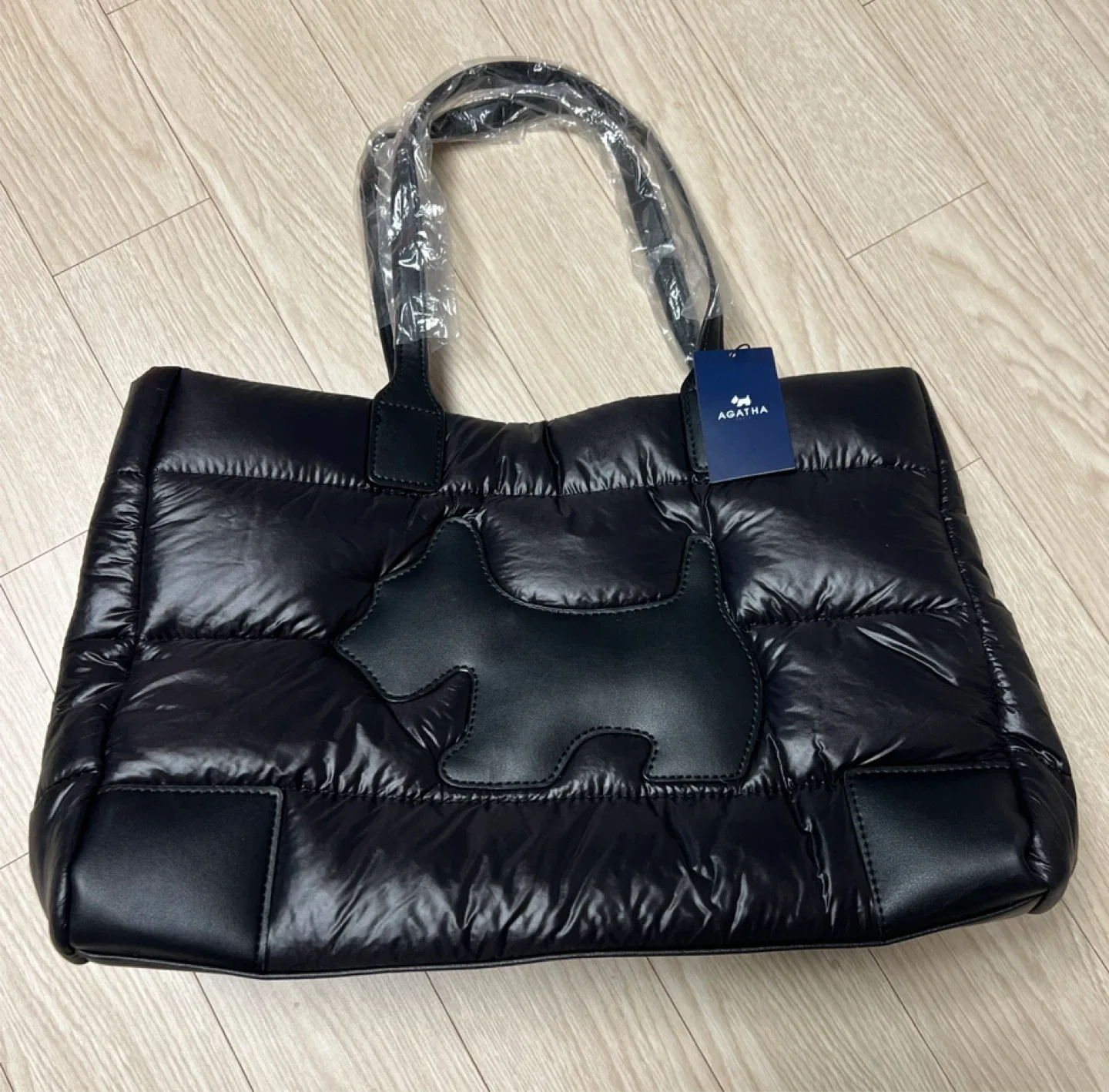 아가타 푸퍼 스코티백 (패딩가방) 판매합니다.(새상품)