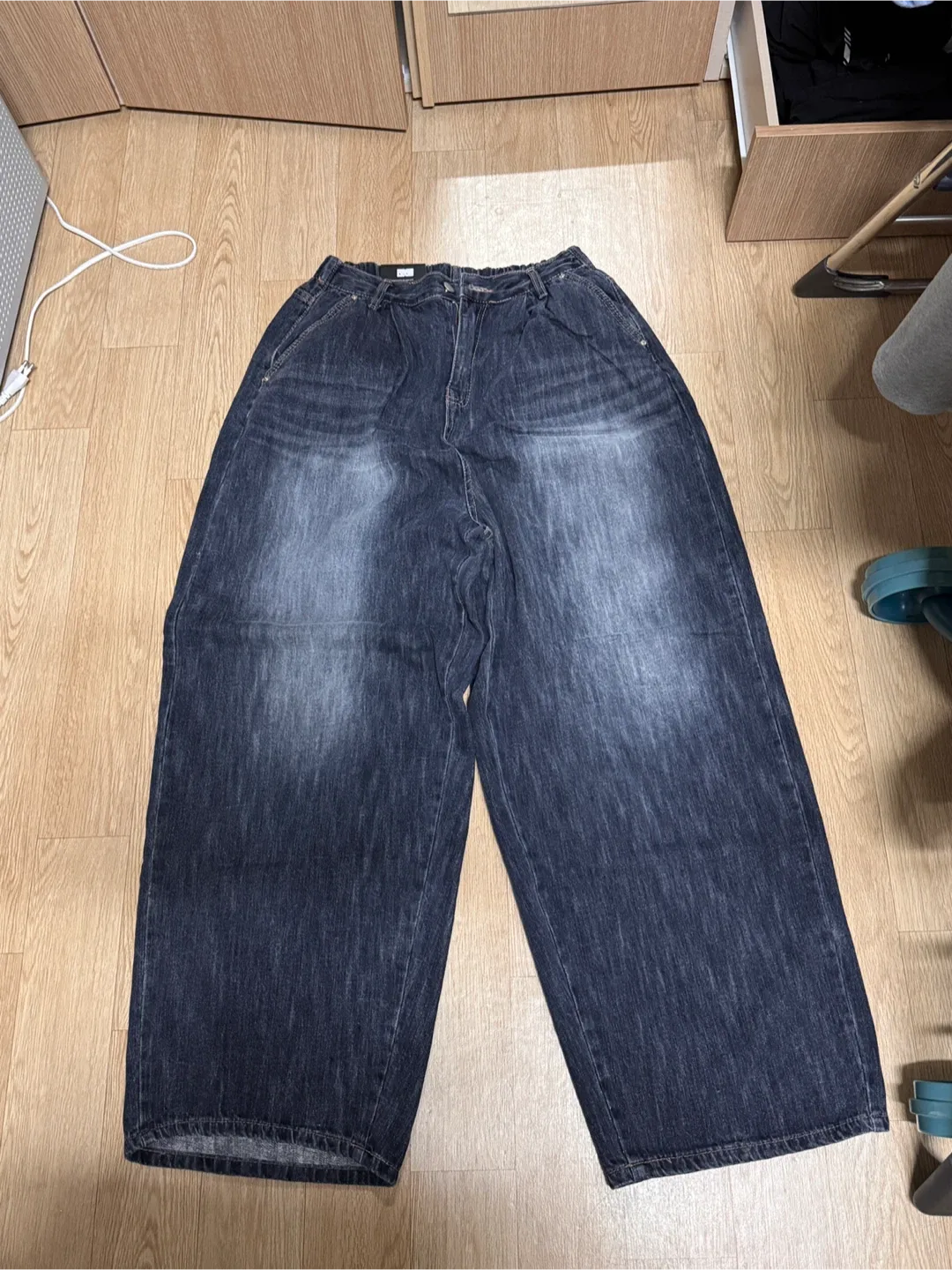 (이사예정 급처!! 새제품) 진청 워싱 와이드 뒷밴딩 벌룬 청바지 팝니다!!!!