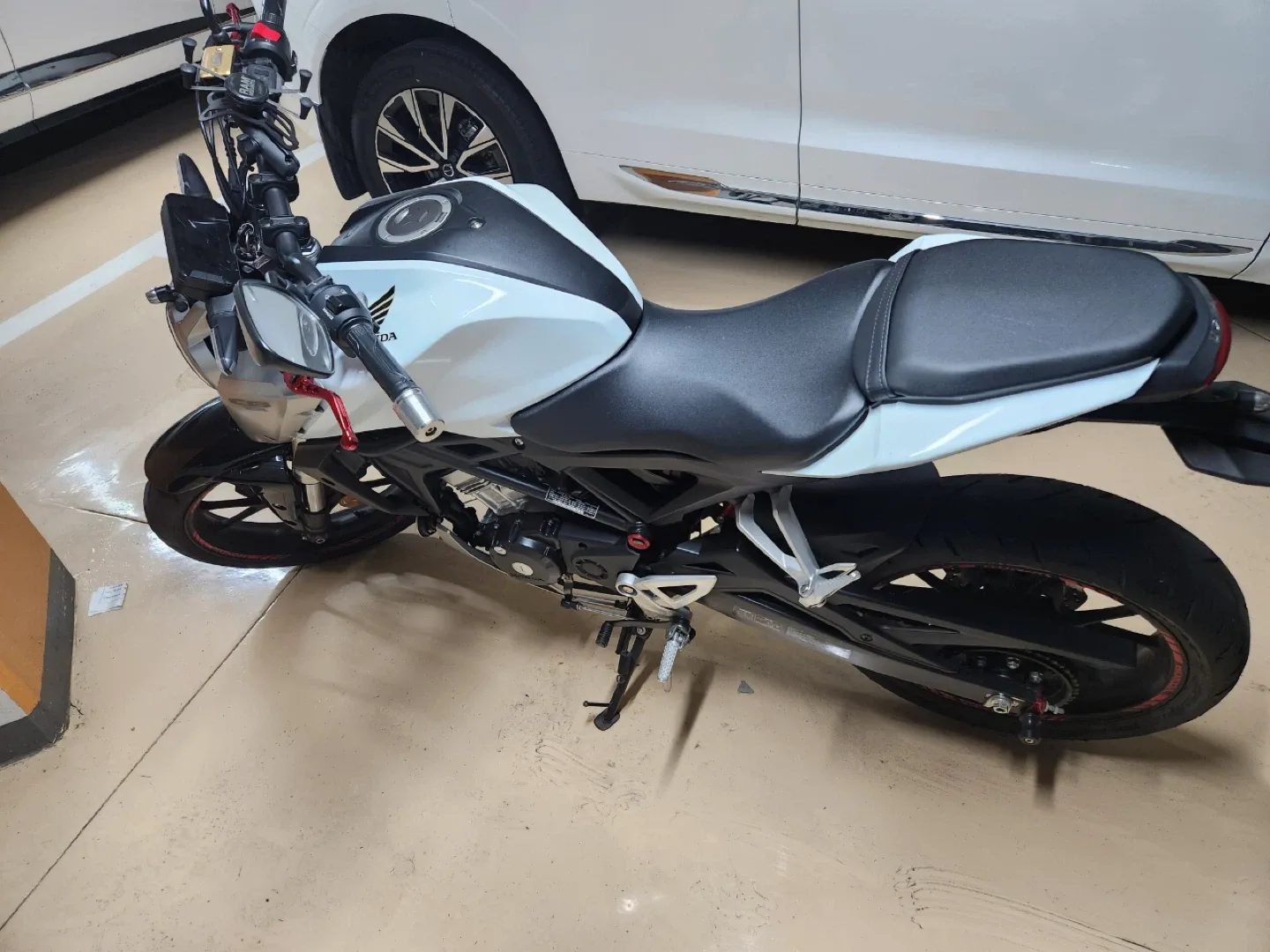 혼다 CB125R 화이트 오토바이 무사고 5,8xxkm