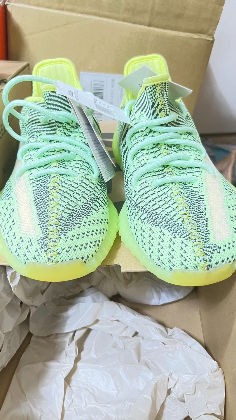 아디다스 이지부스트 350 V2 이즈릴 260mm 새제품