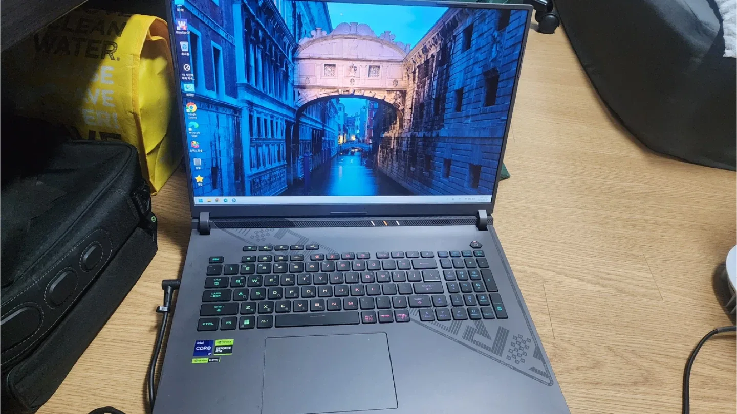 게이밍노트북 rogstrix 18인치 qhd 팝니다