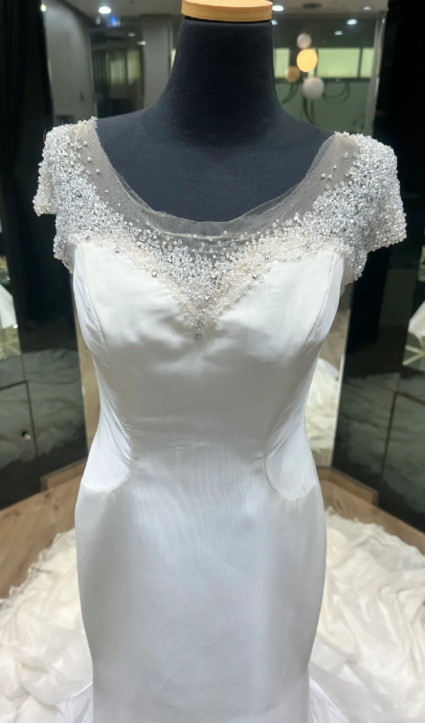 중고 웨딩드레스 판매합니다.