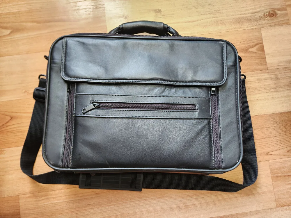 검정색 가죽 서류 가방 판매합니다