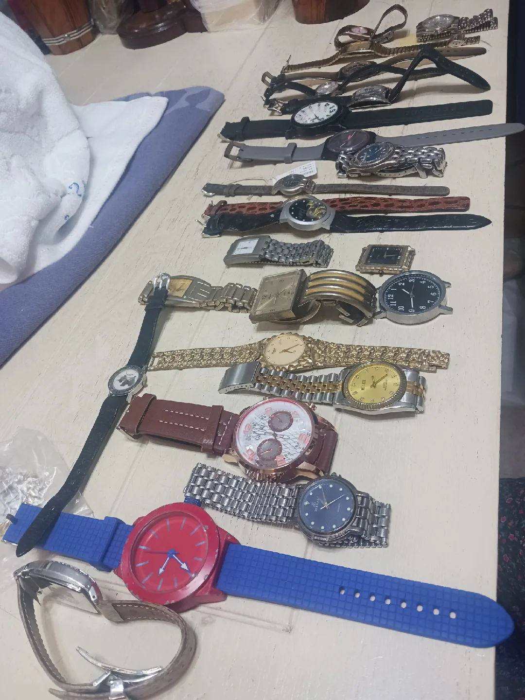 다양한 중고 손목시계 모음