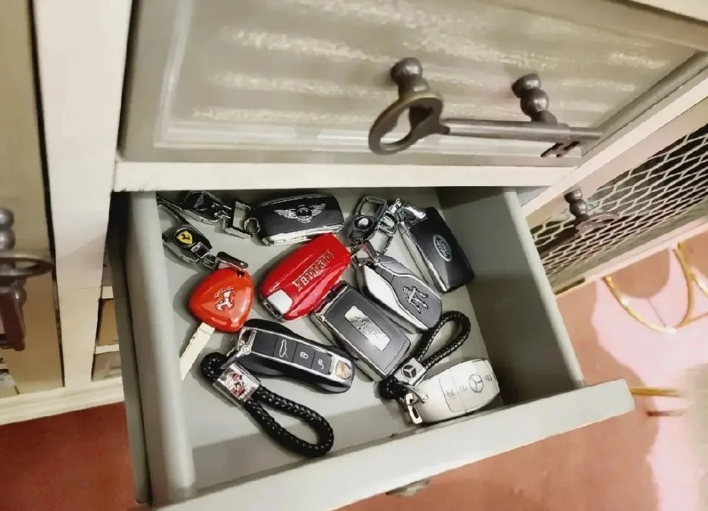 벤틀리 차키 디스플레이 차키 제네시스 차키