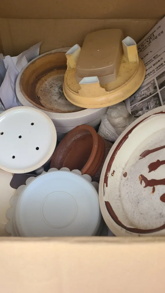 화분 모음 (중고).박스 전부 가져갈 분.