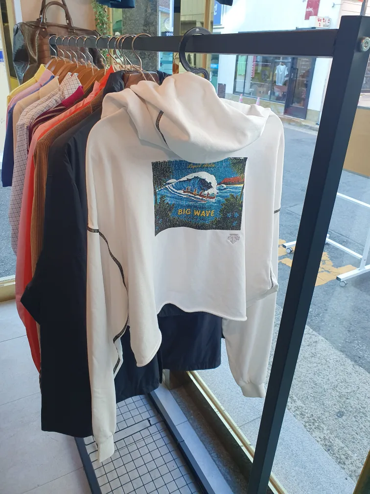 데상트 빅웨이브 코나브루어리 콜라보 크롭후드