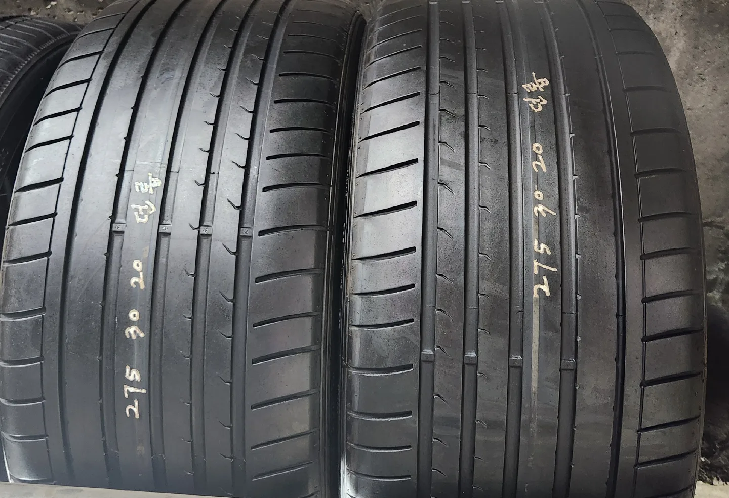 중고타이어 275 30 20 던롭타이어  2개
