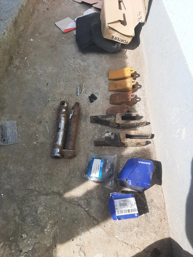 굴삭기 부품 모음