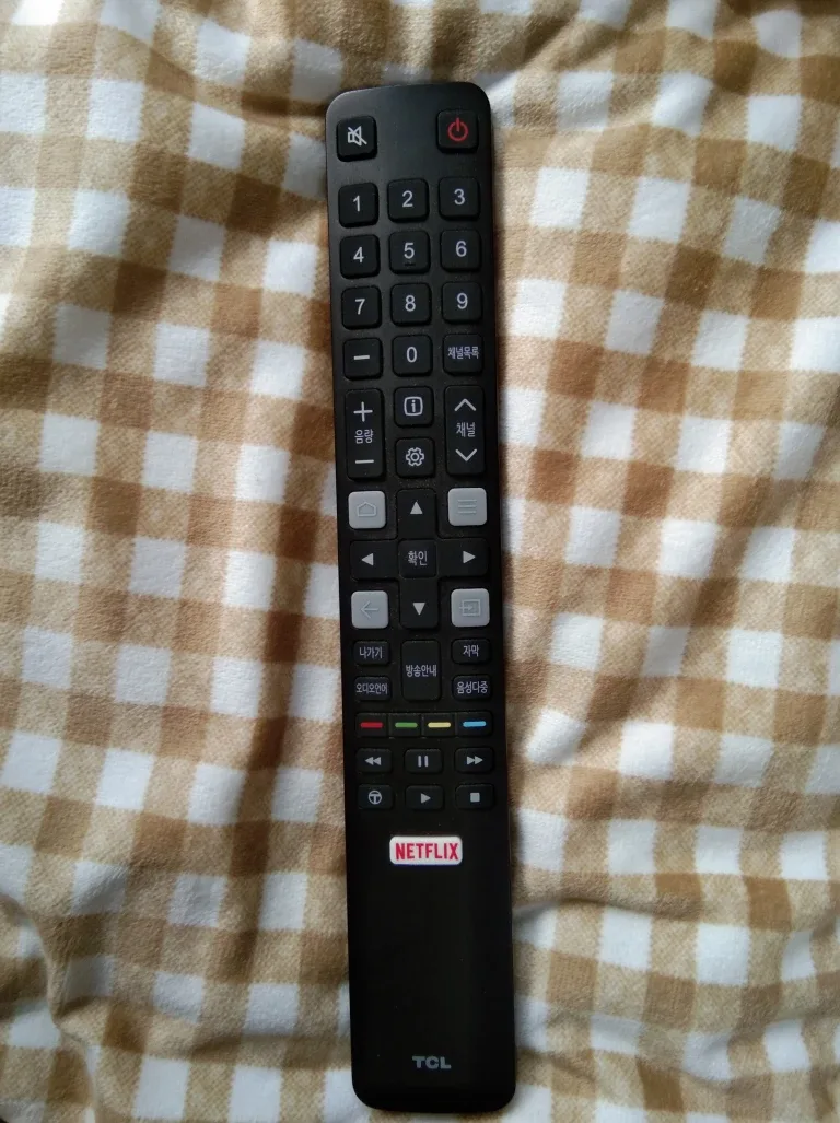 TCL 스마트티비ㅂ 리모컨  새거같은 중고 입니다  필요하면 갖다드릴게요