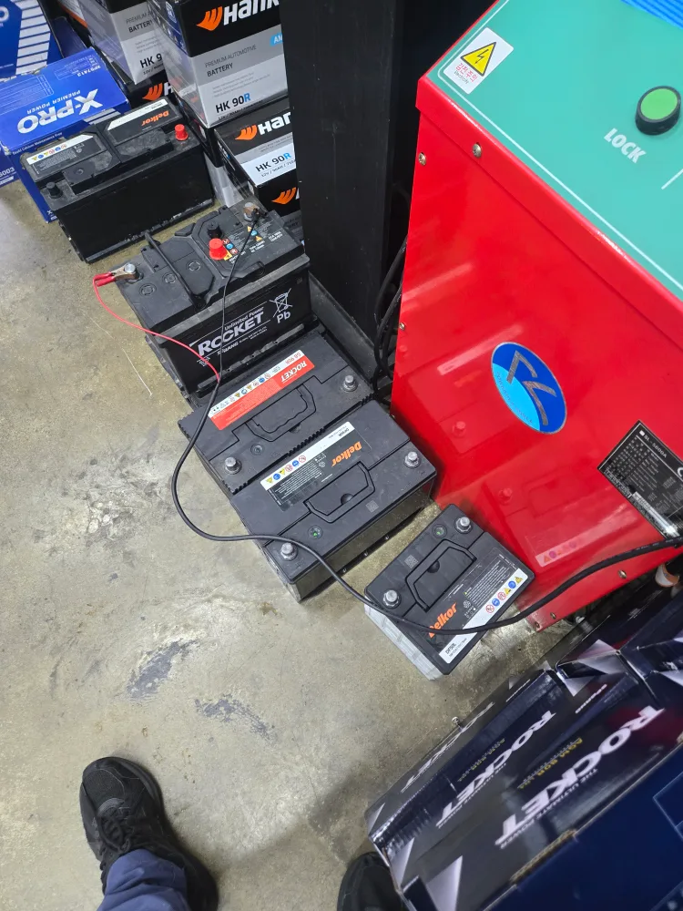 로켓/델코 자동차 배터리. 중고배터리 입니다