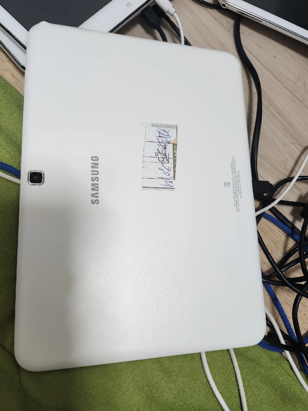 갤럭시 탭4 화이트