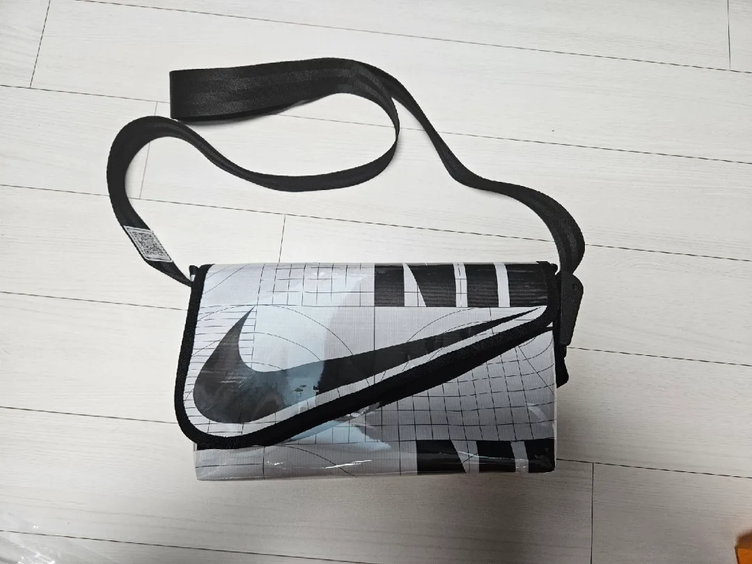 나이키 리유저블 크로스백