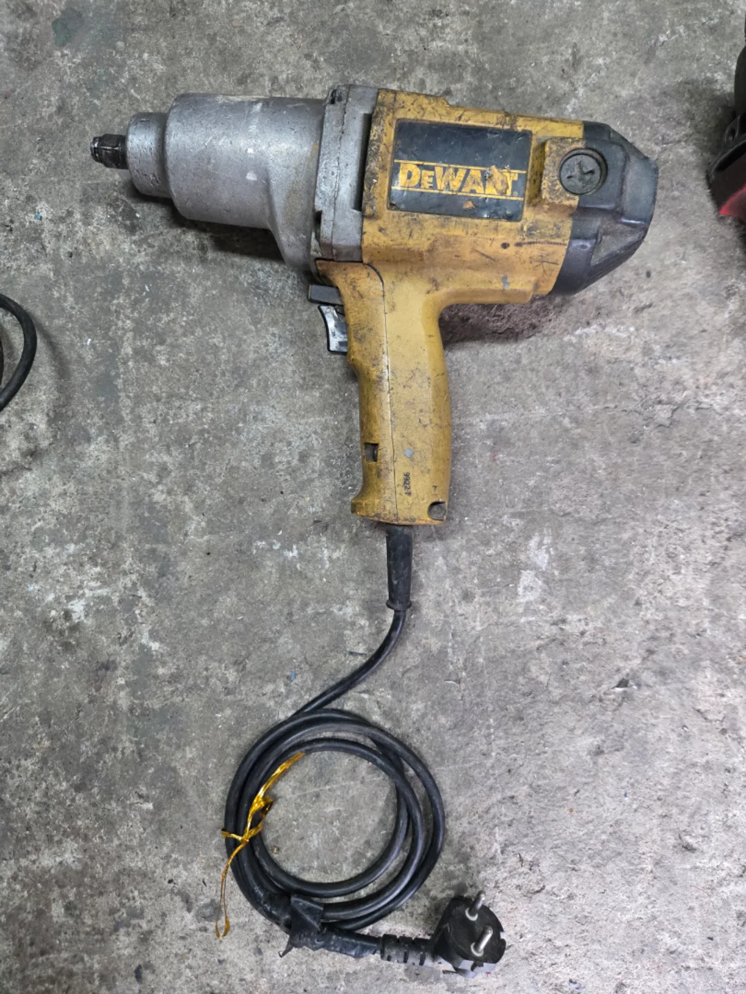 디월트 중고 전기임펙 220V