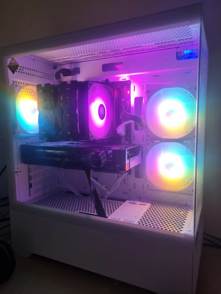 컴퓨터 본체 라이젠 7500F + RX7800XT 게이밍PC / AS 남음