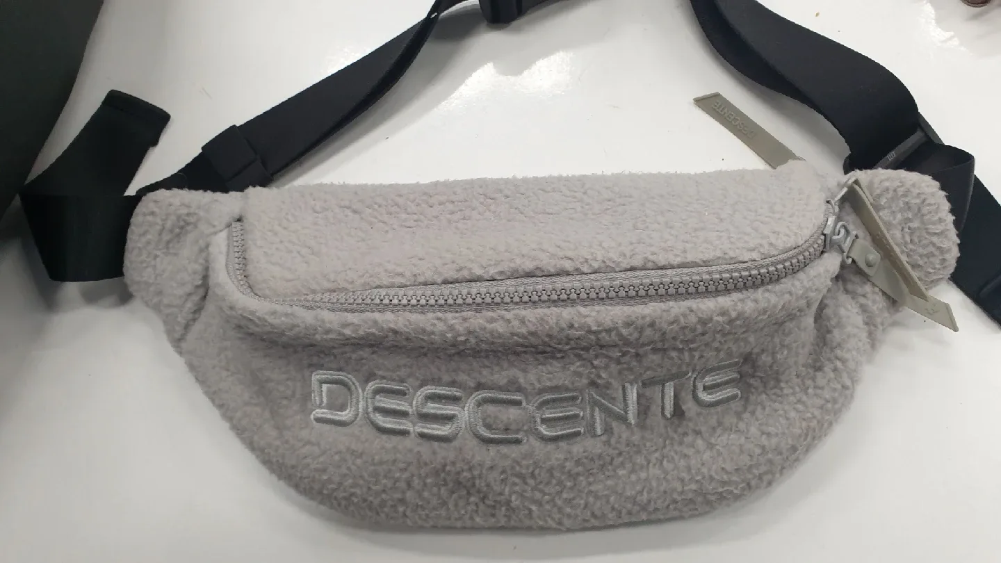 데상트 뽀글이 힙백