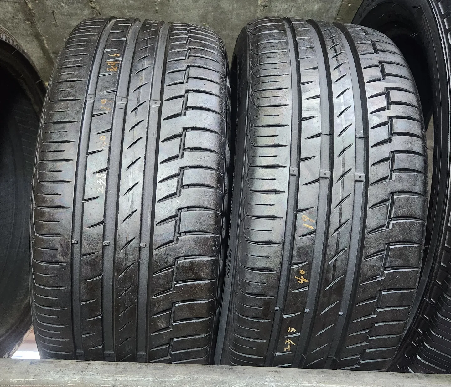 중고타이어 235 45 19컨티넨탈(2개) 상태90%좋음2개에160.000원