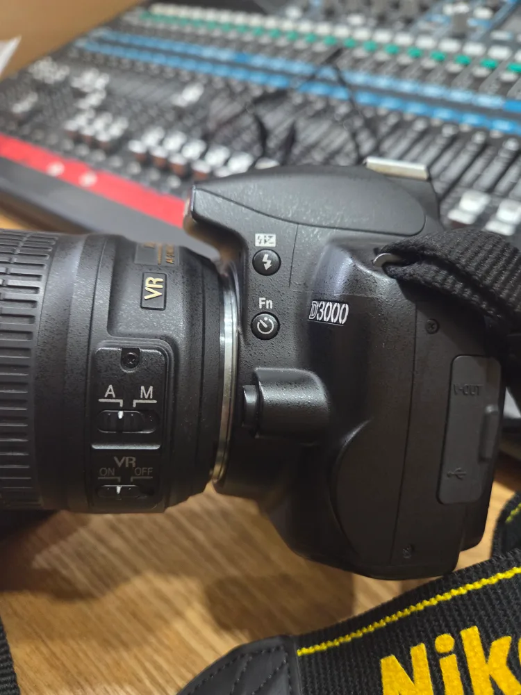 니콘 D3000 DSLR 카메라