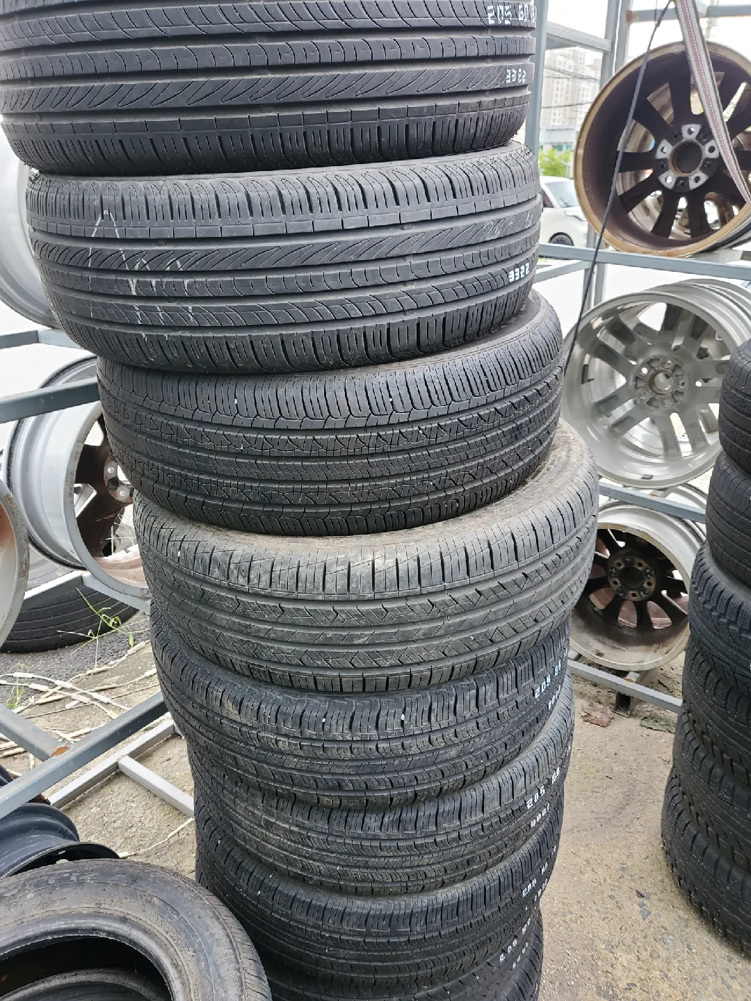 중고타이어 205/60R15 팔아요.