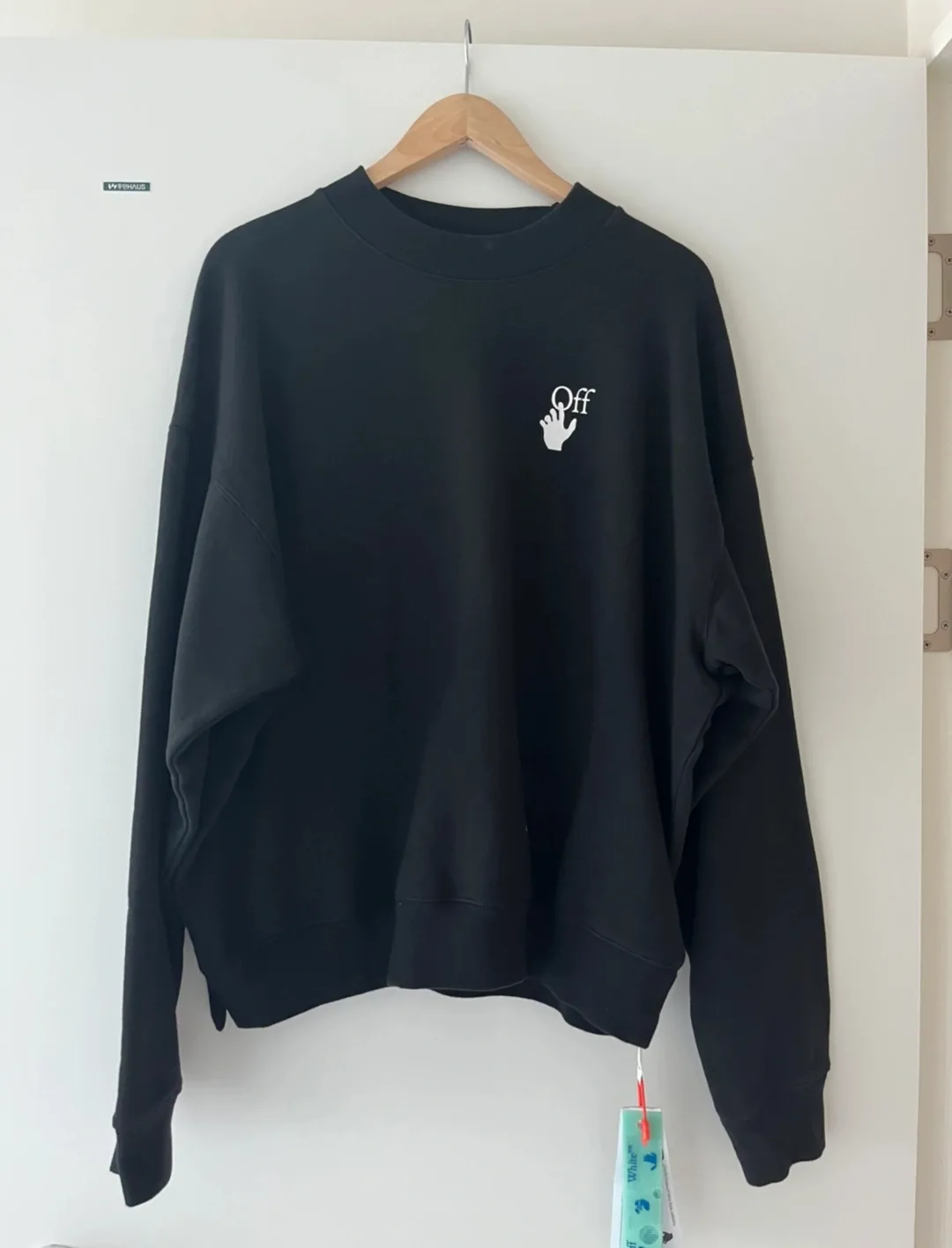 오프화이트 캐라바지오 블랙 맨투맨