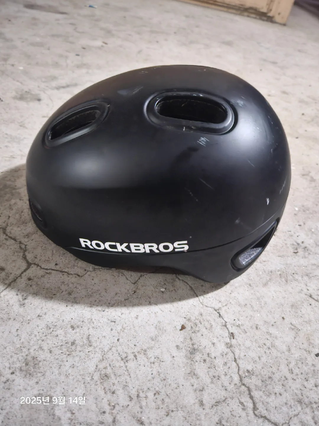 ROCKBROS 자전거 헬멧 중고 팔아요