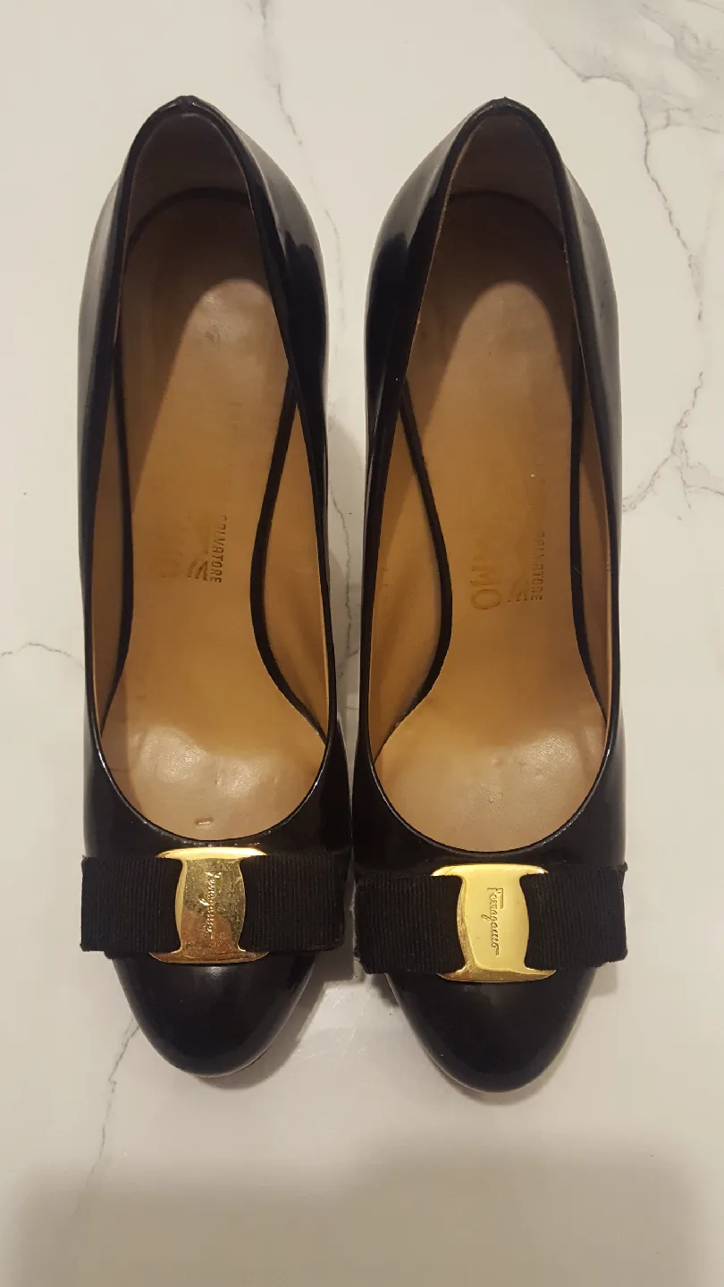 [중고] 정품 페라가모 블랙 에나멜 펌프스