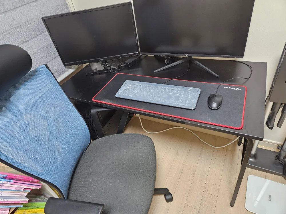 모니터+본체+키보드+마우스+책상+의자