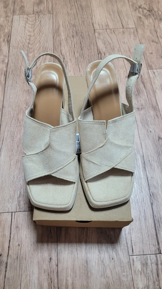 베이지 스웨이드 힐 샌들(새상풍)230~235