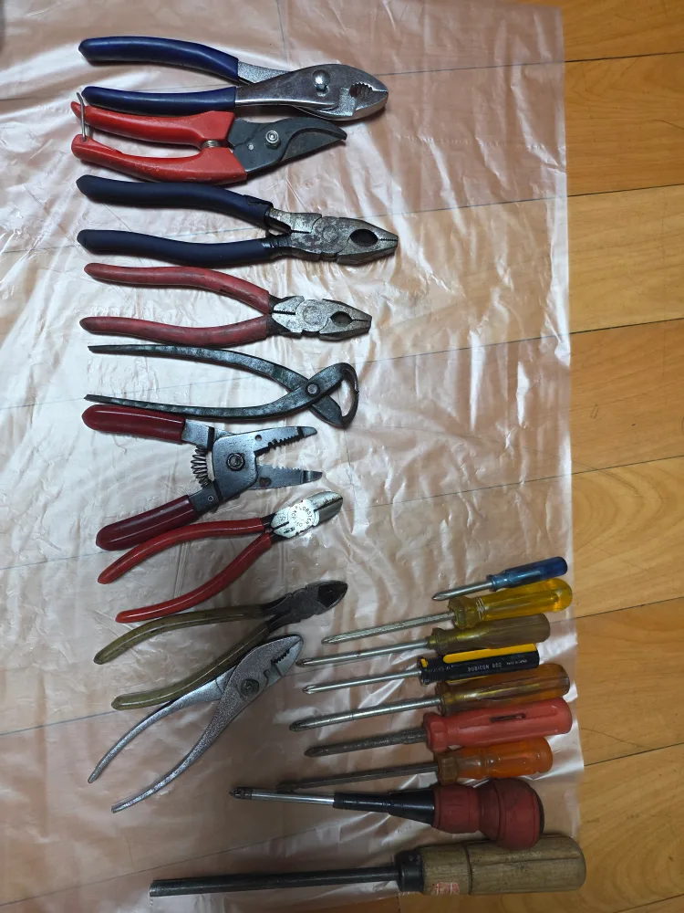 공구 모음 (플라이어, 드라이버)