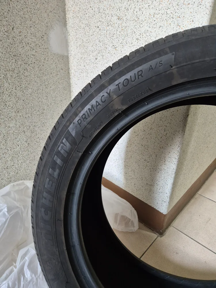 중고 타이어 미쉐린 Primacy Tour A/S 245/50R20