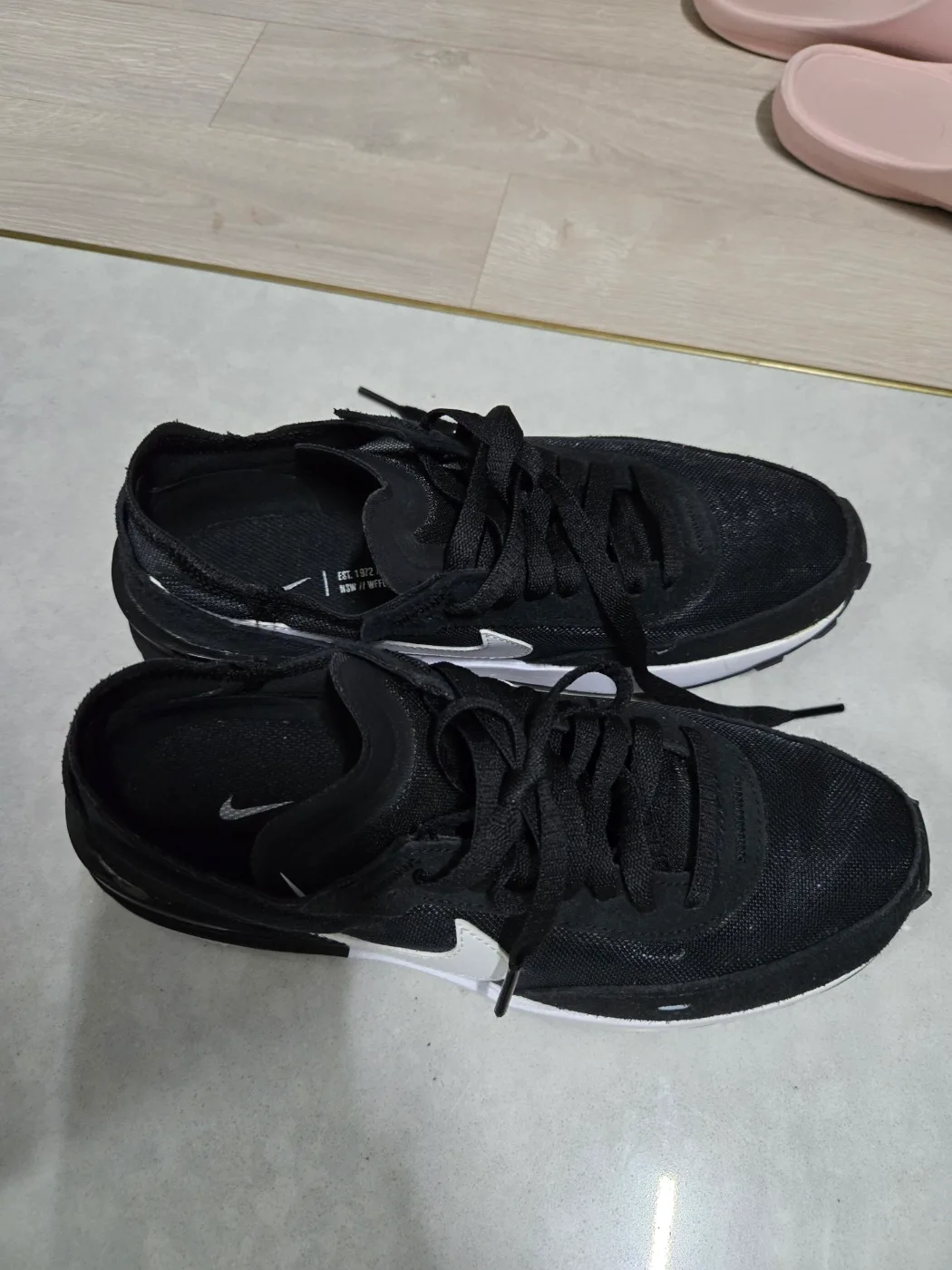 나이키 검흰 운동화