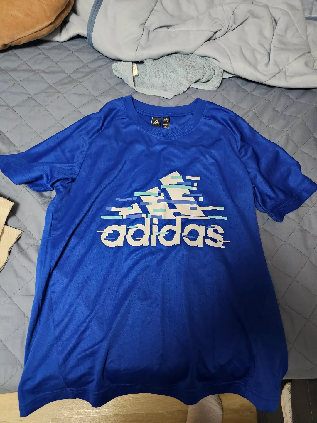 아디다스키즈 티셔츠 160사이즈