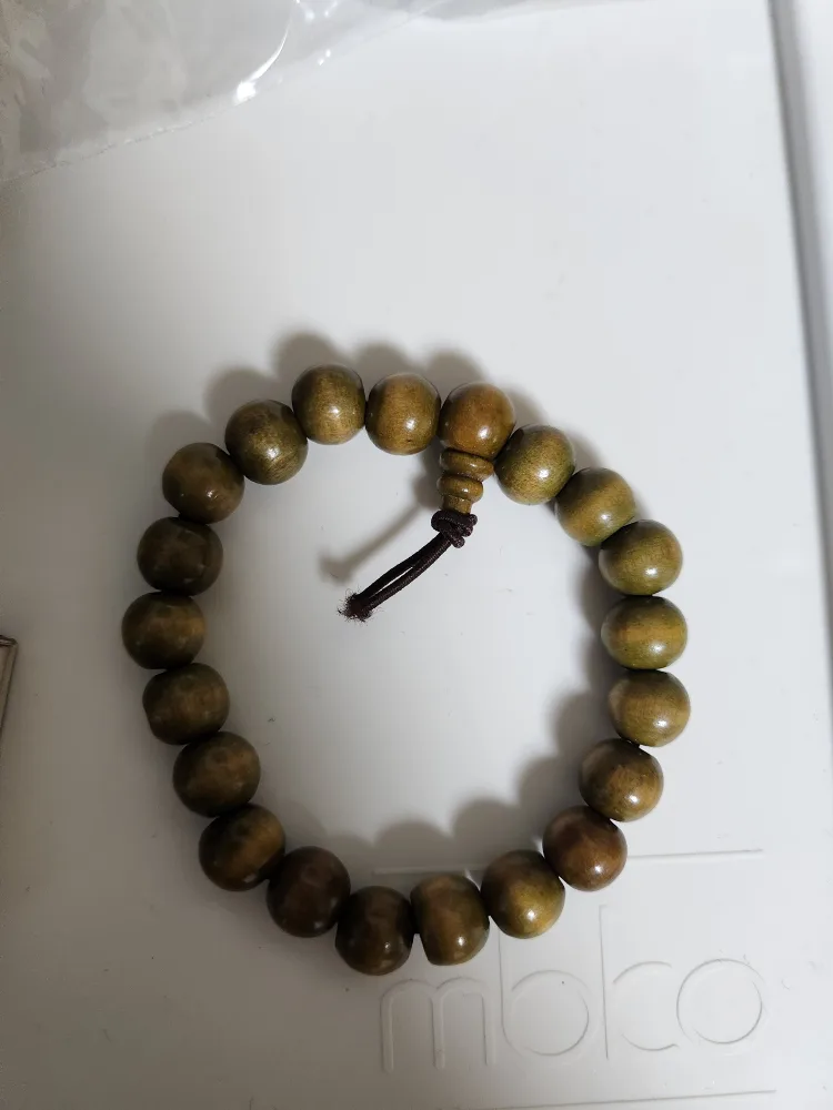 집 청소중 발견한 염주 정리해요.