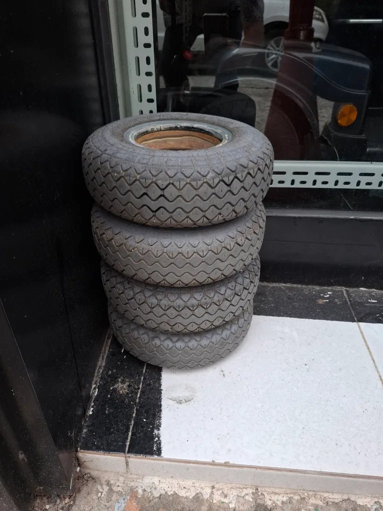 나드리 전동(어르신)스쿠터 중고 통타이어 4개 팝니다.