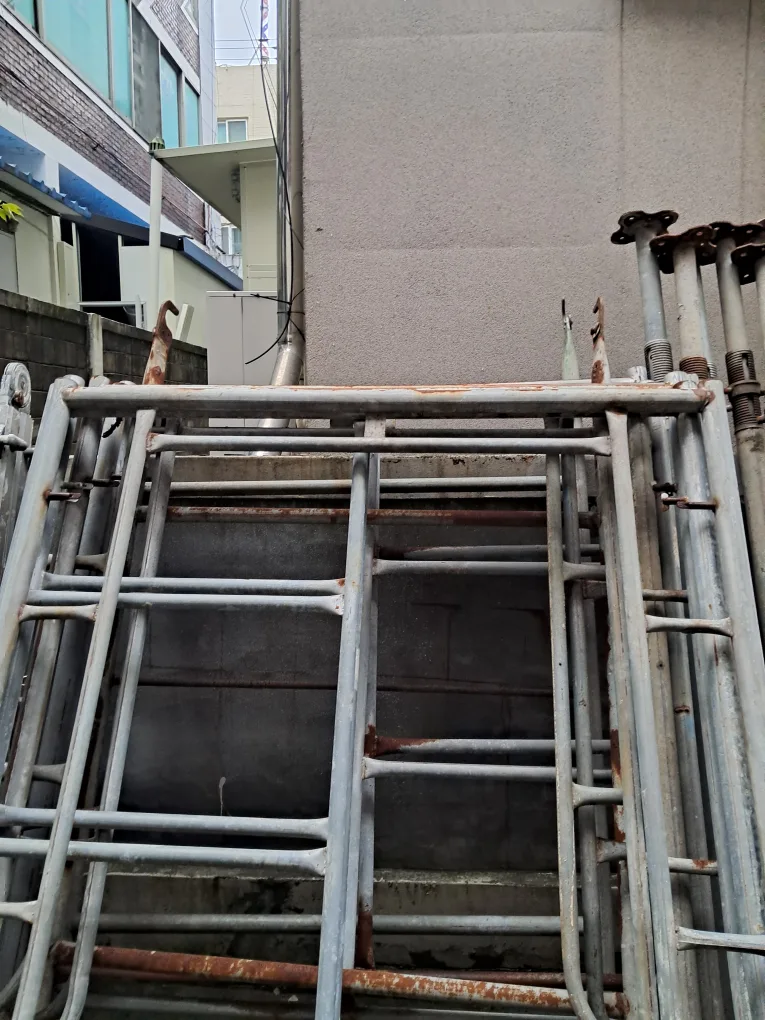 중고 건설 현장 비계 & 장비