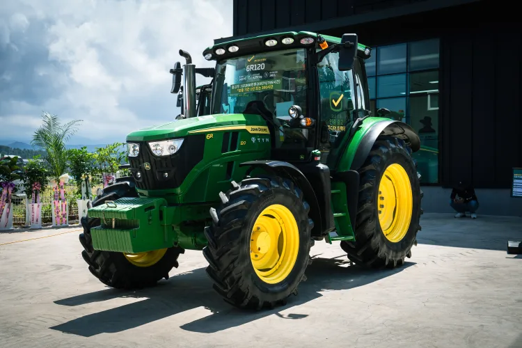 존디어 6R 120 트랙터