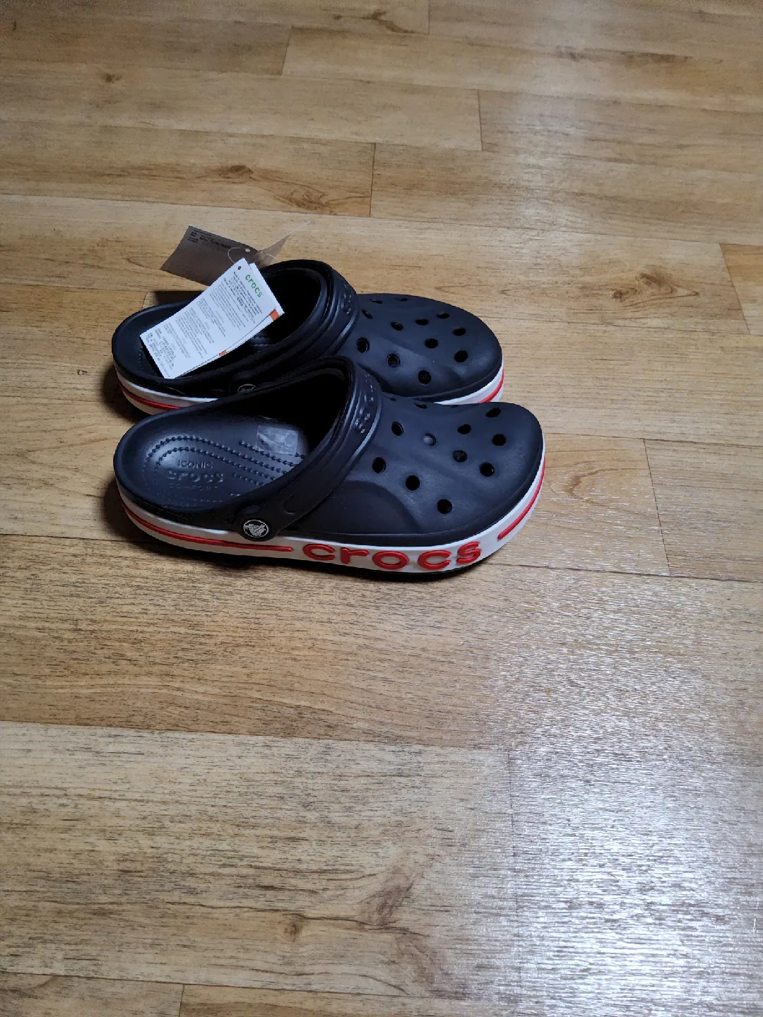 새상품 크록스 바야 클로그 곤색 사이즈 240입니다,중고거래 특성상 교환/환불 안됩니다 ~~~
