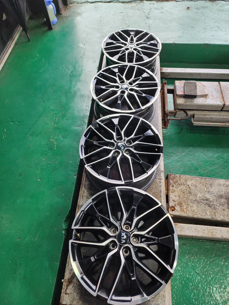 K5 Dl3 19인치 중고휠한대분팝니다 사진참고