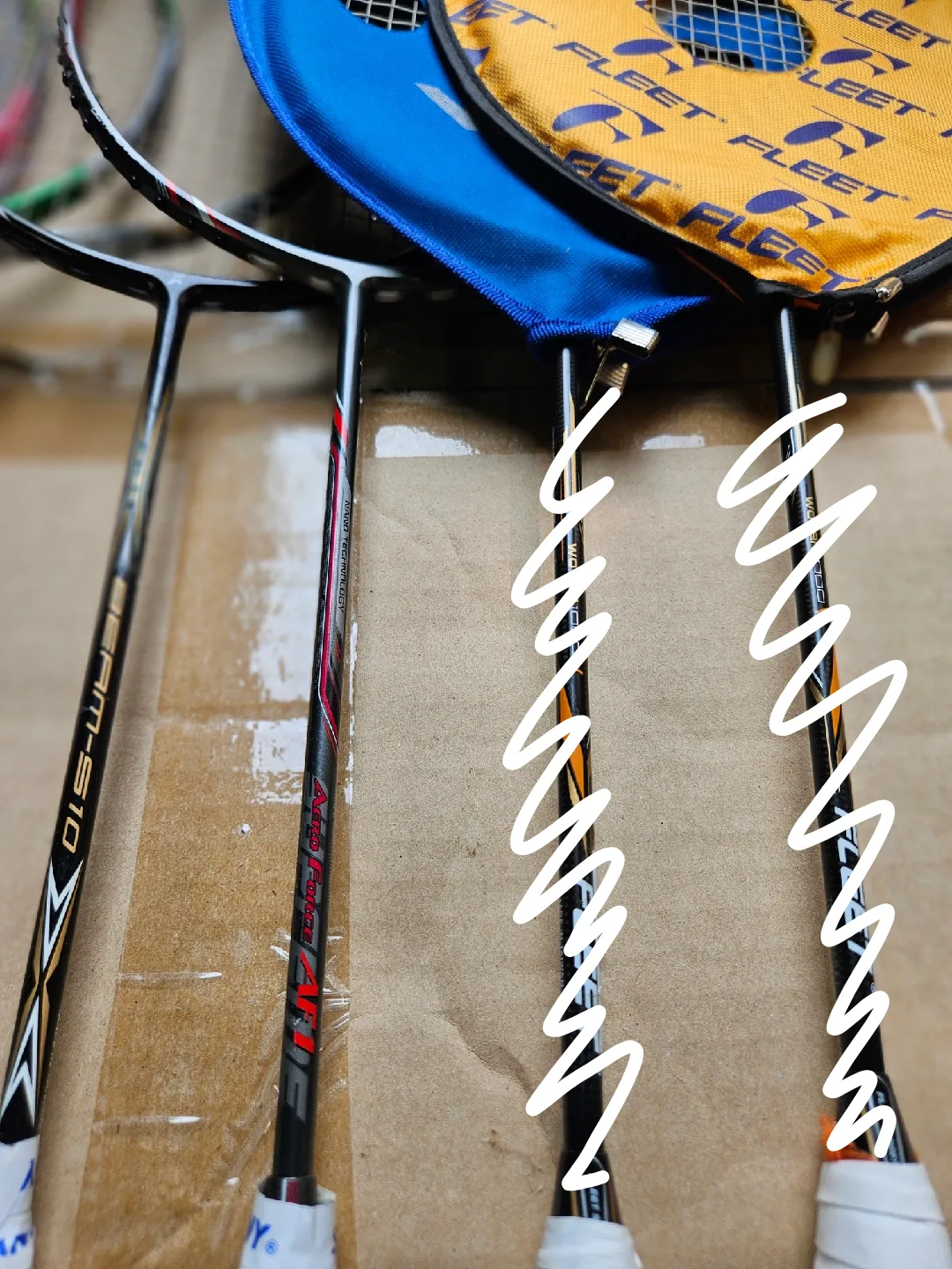 중고 배드민턴 라켓 여러개. 개당가격임.