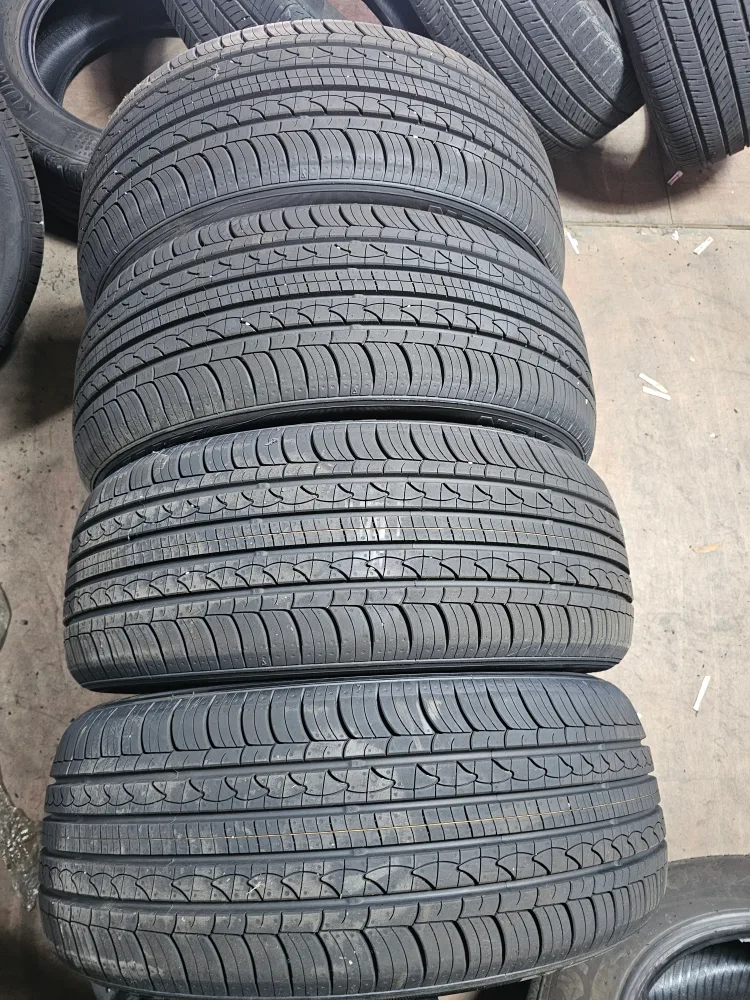 넥센AH8 205 55 17 새거같은S급중고 타이어 판매합니다.