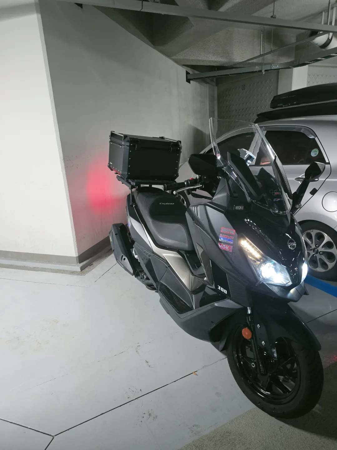 sym 크루심 300 21년식 스쿠터. 오토바이 150만 팝니다