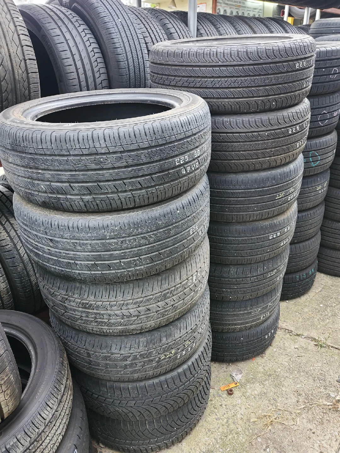 중고타이어 225/50R17 팔아요.