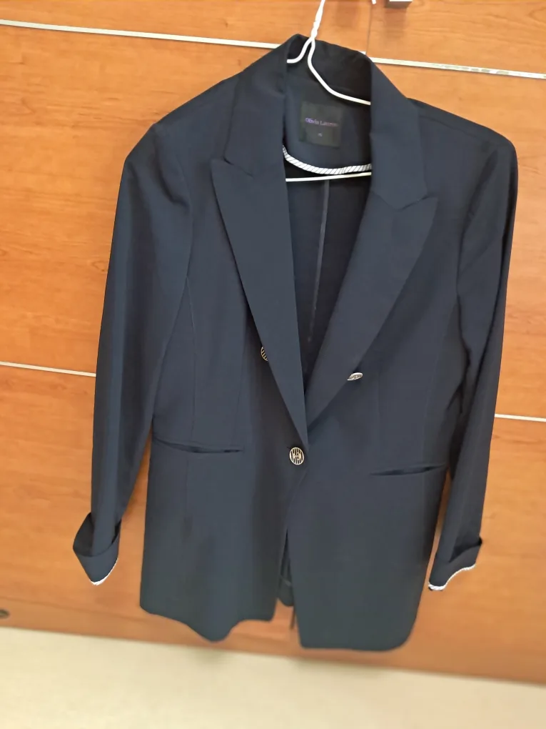 올리비아로렌 자켓. 팝니다ㆍ(새옷같은 중고)